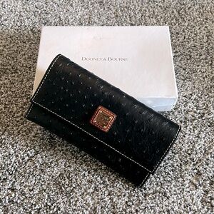 Dooney & Bourke wallet